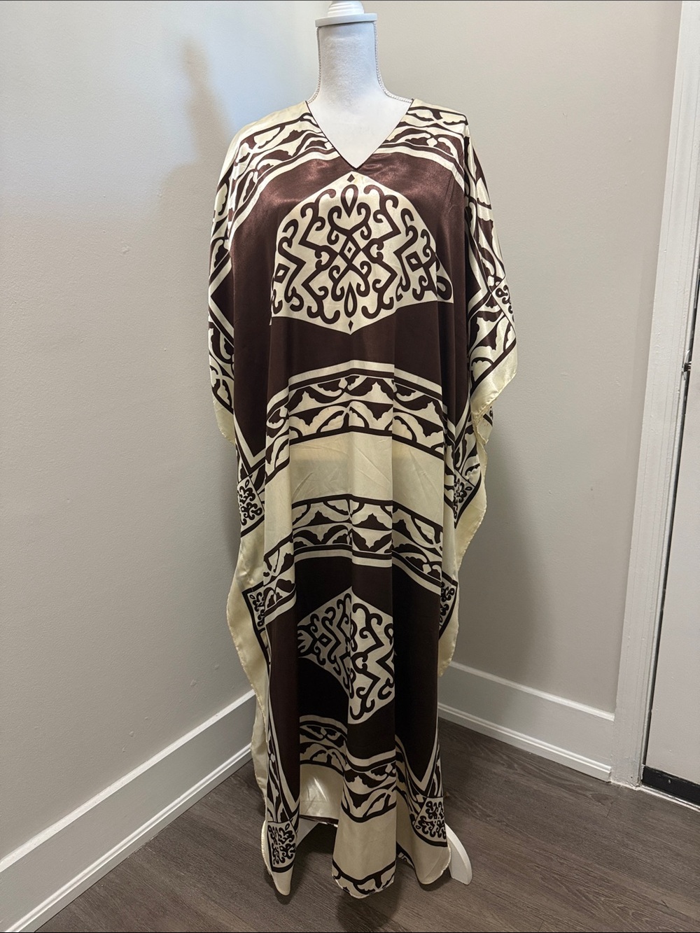 Women’s Brown & Cream Printed V-Neck Caftan Robe